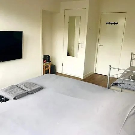 Ξενοδοχείο Canalview 2*